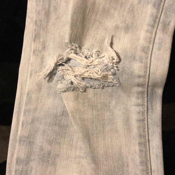 Light wash distressed American eagle skinny jeans - Picture 3 of 6